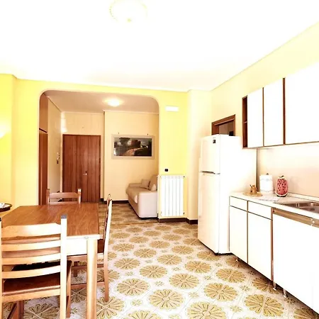 Flat Margot, Sorrento, 2br 2bt Flat, Sleeps 4, Terrace Apartman Sorrento