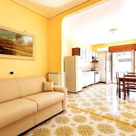 Flat Margot, Sorrento, 2br 2bt Flat, Sleeps 4, Terrace
