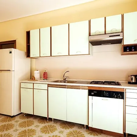 Flat Margot, Sorrento, 2br 2bt Flat, Sleeps 4, Terrace Apartman
