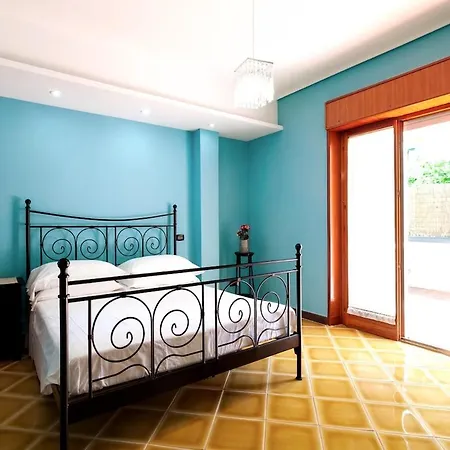 Flat Margot, Sorrento, 2br 2bt Flat, Sleeps 4, Terrace Apartman *