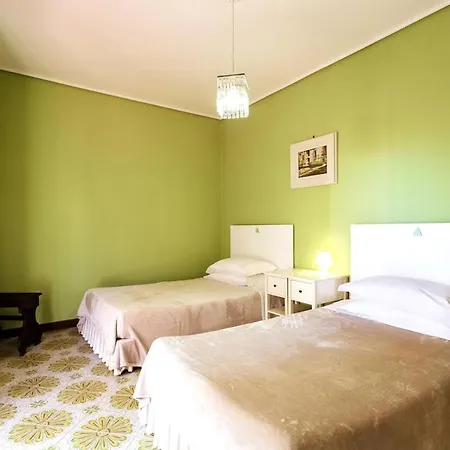 Flat Margot, Sorrento, 2br 2bt Flat, Sleeps 4, Terrace Apartman Sorrento