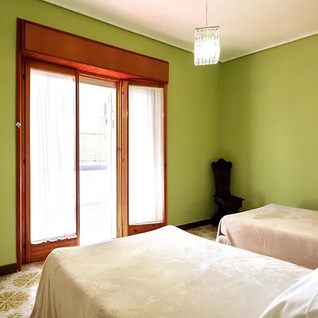 Flat Margot, Sorrento, 2br 2bt Flat, Sleeps 4, Terrace * Sorrento